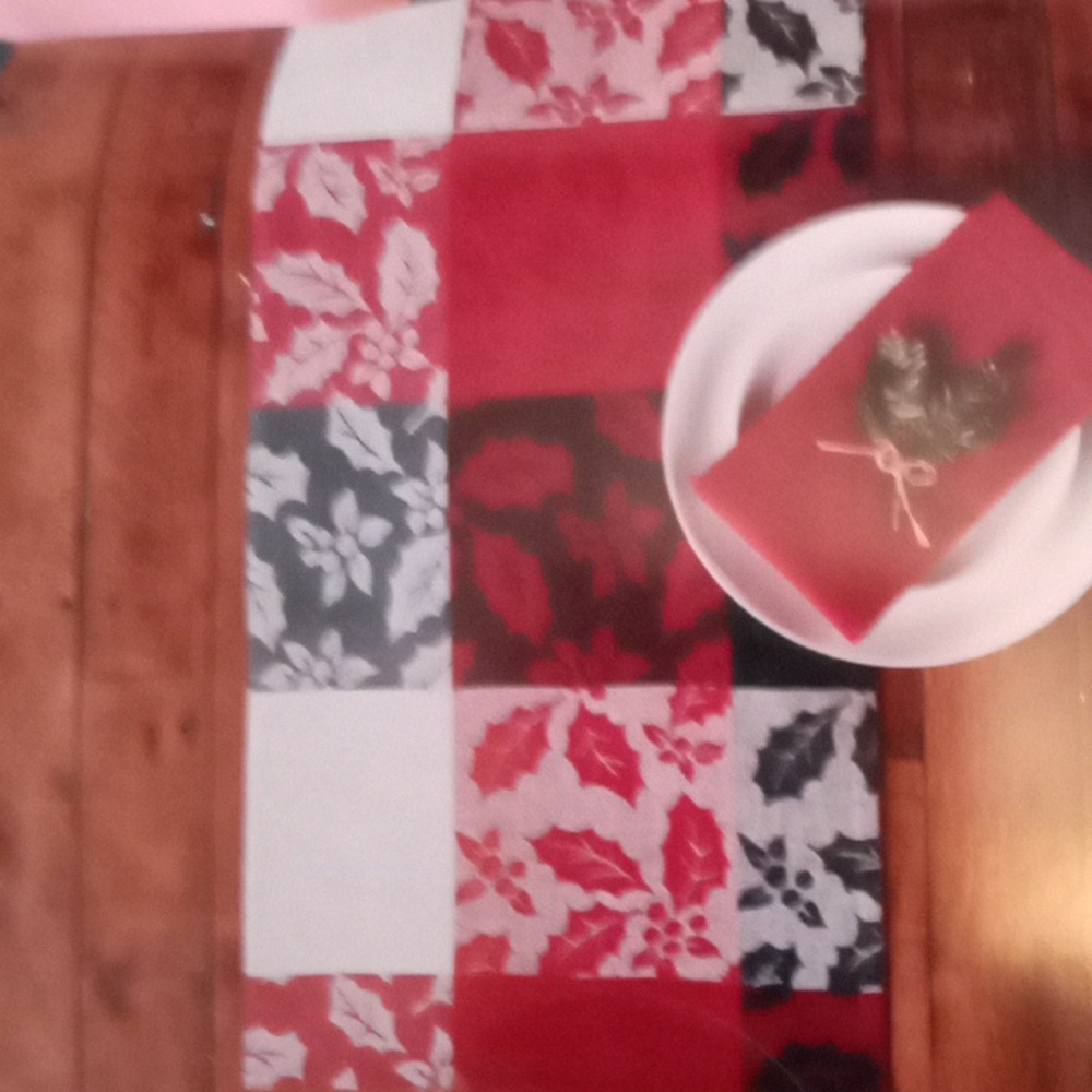 Holiday Table Runner. - Picture 5 of 8
